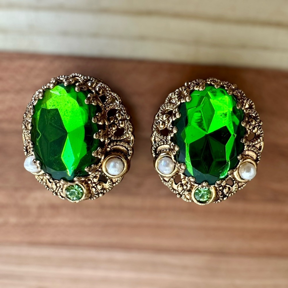 VTG West Germany Clip Earrings 1 Inch Filigree Green‎ Gold Crystal Faux Pearl